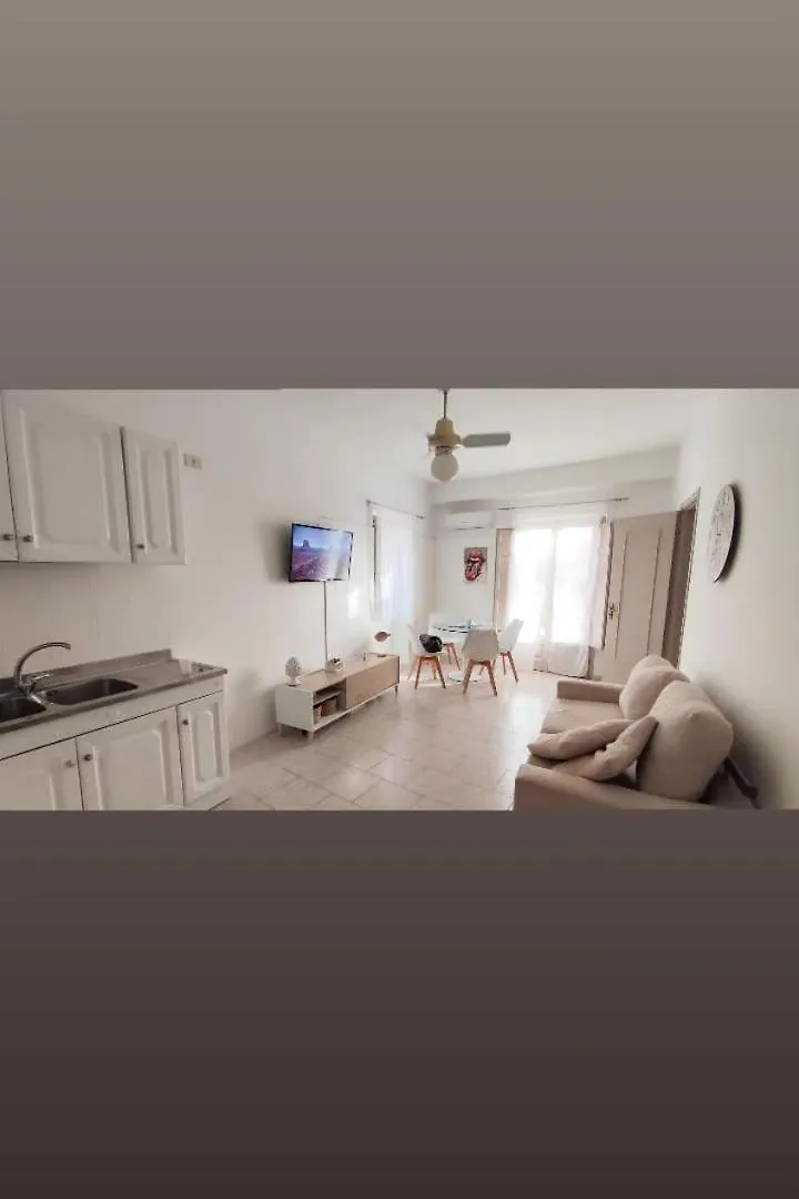 فندق Petite Etoile سانتاغاتو دي ميليتي 0*,
